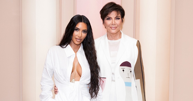 Ким Кардашьян и Крис Дженнер восхитили поклонников своими белоснежными нарядами
