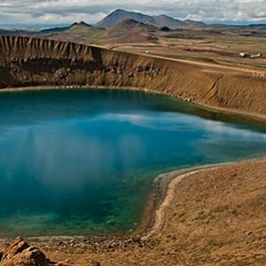 Геотермальное кратерное озеро Вити