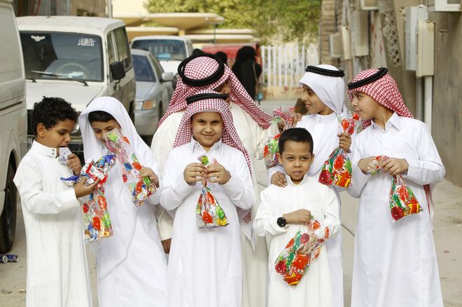 Дети в день празднования Ураза-Байрам, Саудовская Аравия
