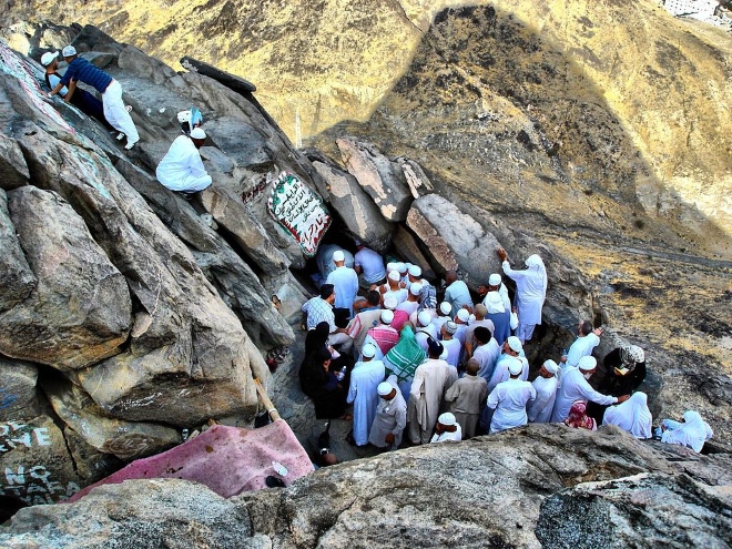 Пещера Хира
