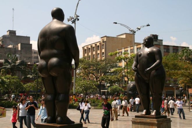 Аллея раздутых толстяков в Медельине