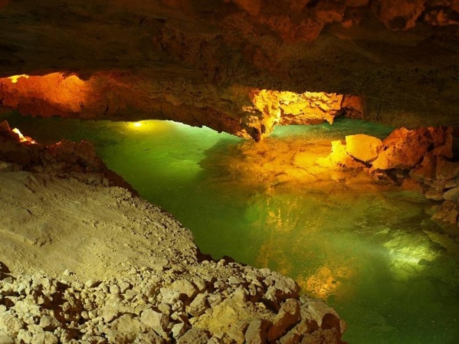 Пещеры на Туролду