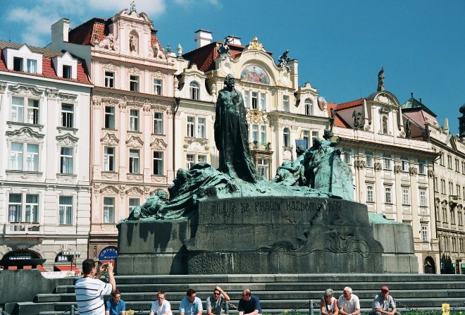 Памятник Яну Гусу в Чехии