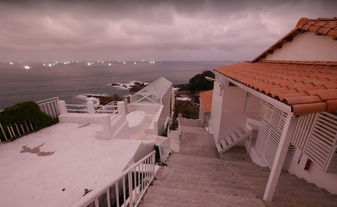 Отель Ample Villa с видом на океан