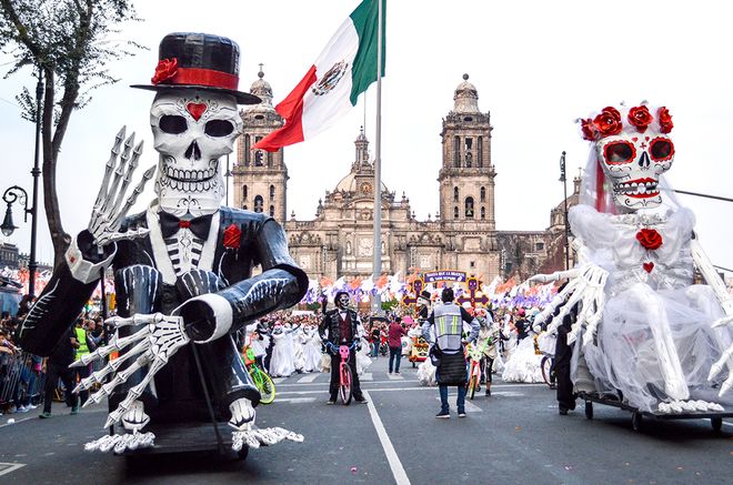 Карнавал в честь Дня Мертвых в Мехико