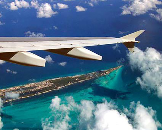 Самолет заходит на посадку в Канкун