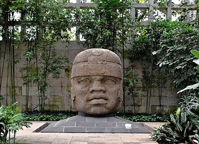 Скульптура в музее ольмекской культуры, Халапа
