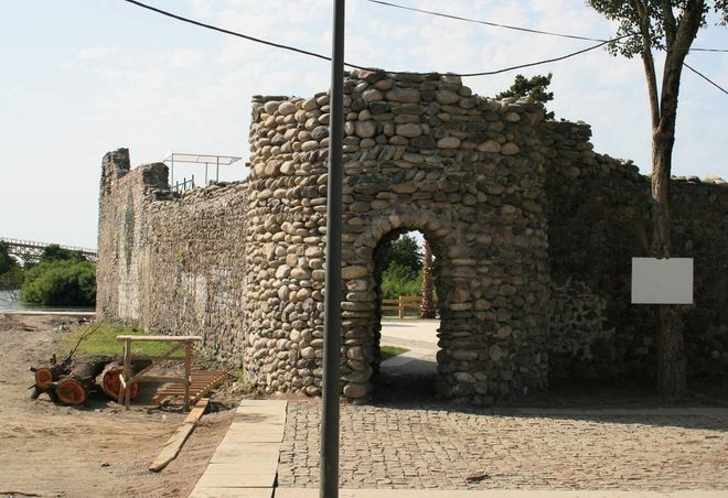 Руины старинного форта в Анаклии