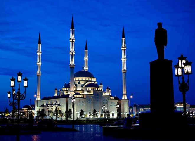 Мечеть - местная архитектурная достопримечательность