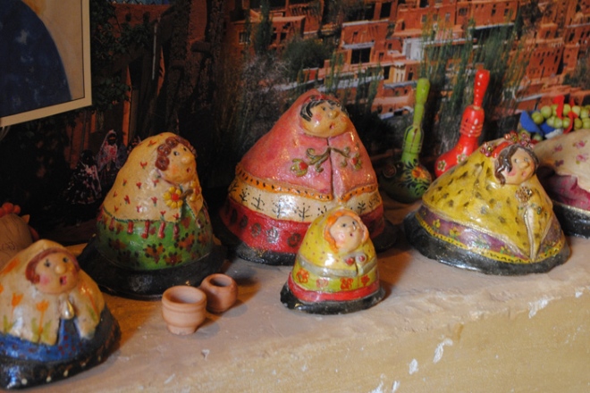 Глиняные бабушки - традиционный сувенир