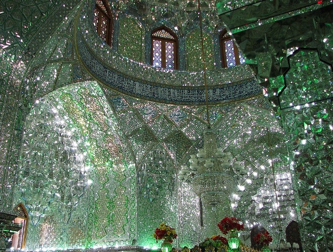Чарующее убранство зеркальной мечети Имамзаде Ибн-Хамзе