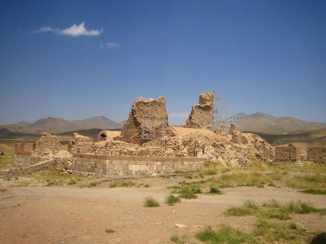 Храмовый комплекс Тахт-е-Сулейман
