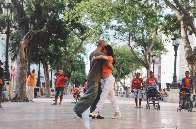 Танго - обычное явление на улицах Кубы