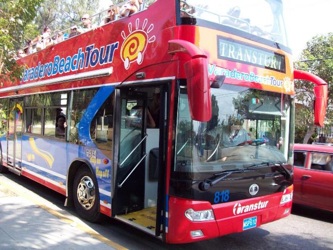 Туристический автобус в Варадеро