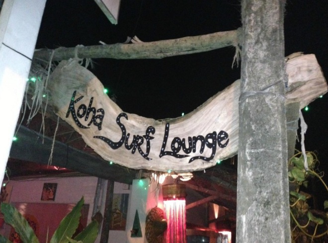 Молодежь охотно проводит время в ночных клубах острова