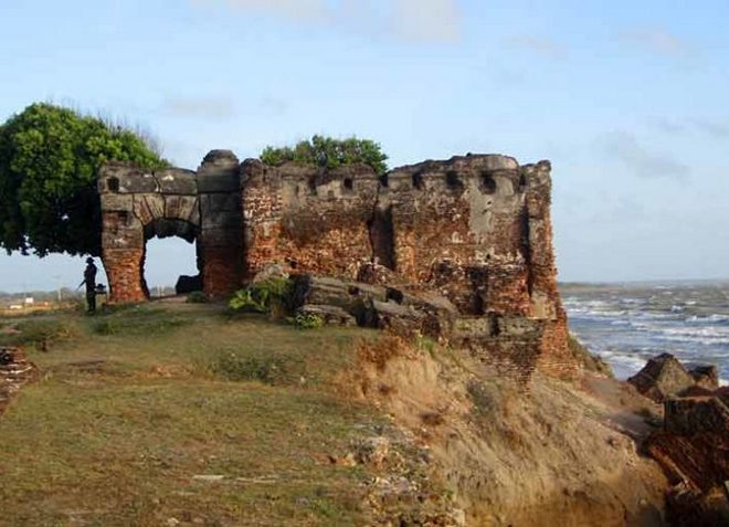 Старинный форт Маннар