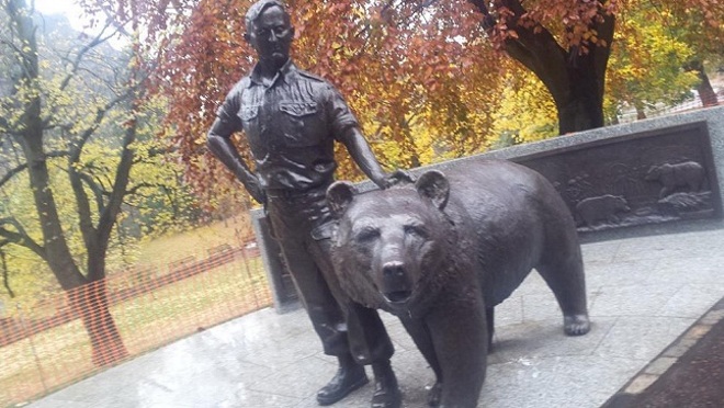 Памятник медведю Войтеку