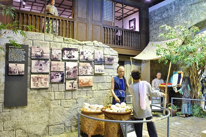 Внутри музея Бахай Циной
