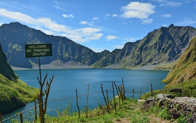 Озеро в кратере вулкана Пинатубо
