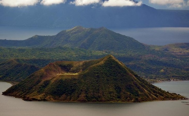Тааль - самый маленький из действующих вулканов