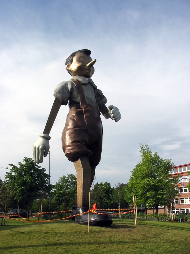 9-метровая статуя Пиноккио