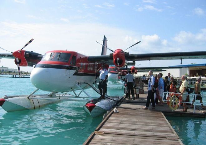 Гидроплан компании Maldivian Air Taxi, вылетающий с атолла Алиф-Алиф