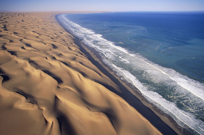 Место, где пустыня Намиб встречается с океаном