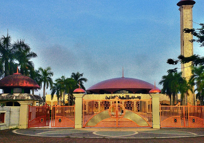 Одна из крупнейших мечетей Индонезии в Банджармасине