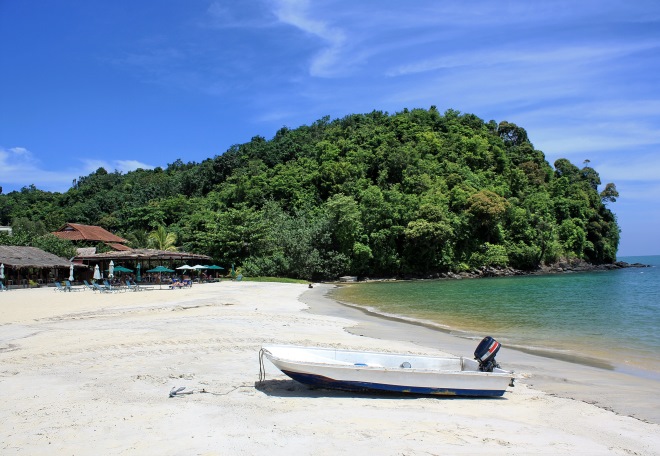 Пляж в бухте Pantai Pasir Tengkorak