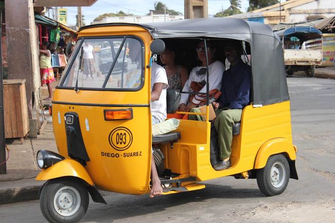 Такси тук-тук на Мадагаскаре