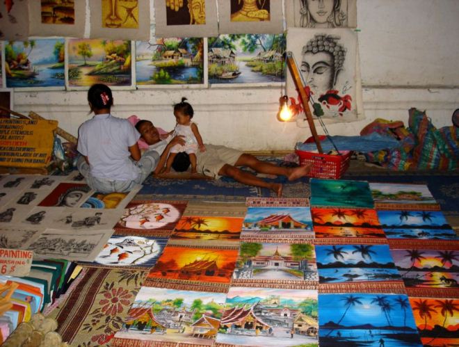 Торговец картинами в Лаосе