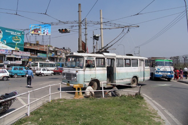 В Катманду работают троллейбусы