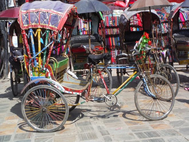 Велорикши - самый популярный городской транспорт