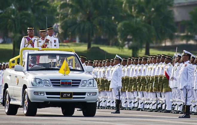 Военный парад в честь дня рождения короля Малайзии