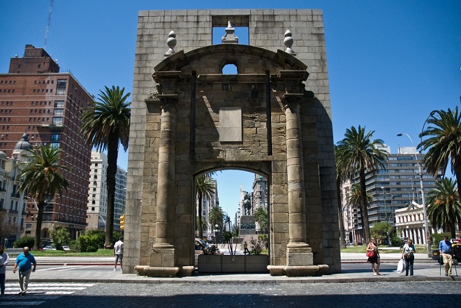 Ворота в Монтевидео