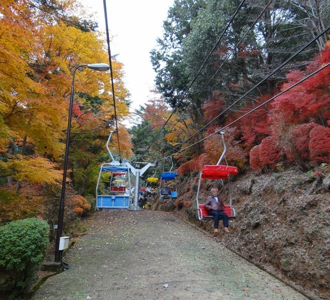 Японская осень в горах Такао