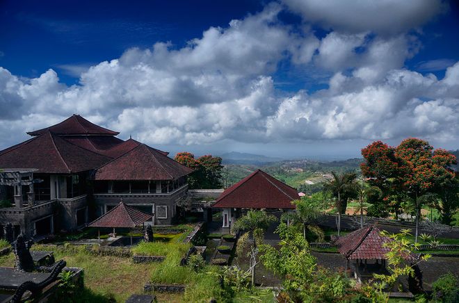 Заброшенный отель Bedugul Taman, Бали