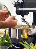 Кухонный миксер – для чего используется, особенности существующих моделей и советы по выбору
