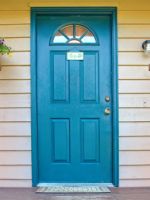 Входные двери – особенности изделий из разных материалов, необходимость терморазрыва и шумоизоляции