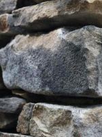 Краеугольный камень – что это такое, значение фразеологизма, упоминание в Библии