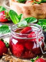 «Пятиминутка» из клубники с целыми и протертыми ягодами, рецепт желе и джема