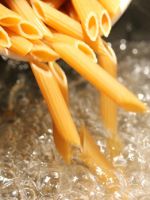 Как варить макароны в кастрюле, мультиварке, микроволновке и сковородки, правила выбора макарон