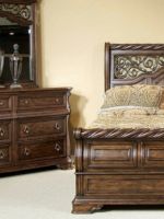 Деревянная мебель – плюсы и минусы, примеры для разных помещений, особенности реставрации