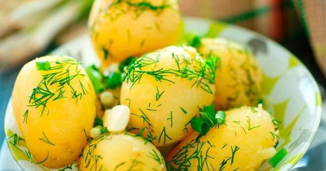 Молодая картошка – как быстро почистить, рецепты приготовления и бонус в виде вкусного соуса