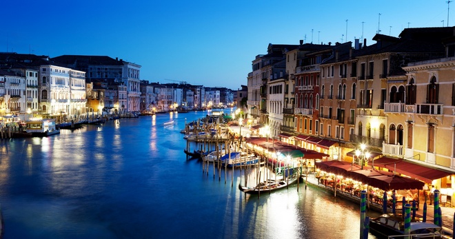 Достопримечательности Венеции – площадь Сан-Марко, собой святого Марка, дворец  Дожей, Гранд канал