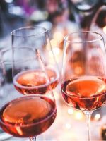 Гид по розовому вину: как выбрать, как подать, с чем пить