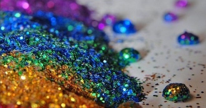 Glitter - what is it, how can it be applied to nails, eyelids, lips and body?