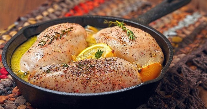 Что можно приготовить из куриной грудки по простым домашним рецептам?