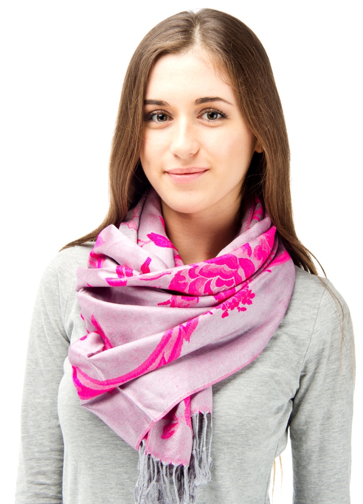 Как повязывать шарфы женщине