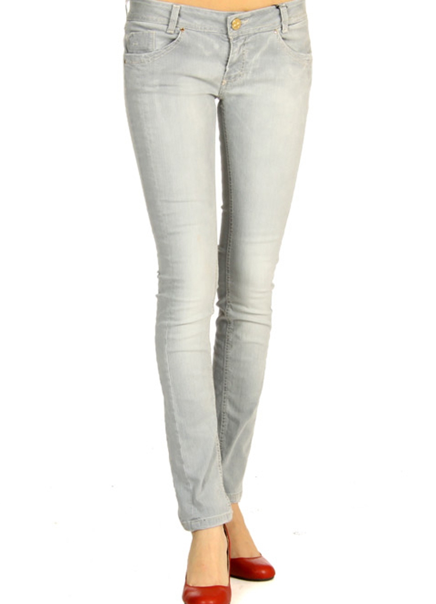 Jean gray3. Джинсы серого цвета женские. Серые джинсы на белом фоне. Джинсы серые прямые длинные. Полуджинсы серые.